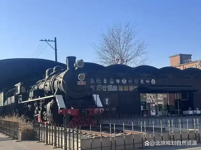 751 工业遗迹火车头