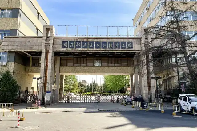 中车北京二七机车老厂门
