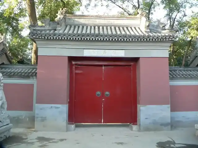 法源寺山门外景，门额"敕赐法源寺"
