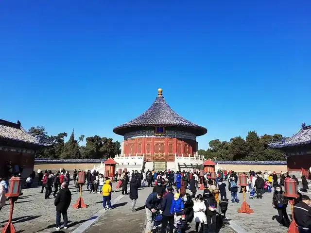 皇穹宇及其环绕的圆形围墙：回音壁