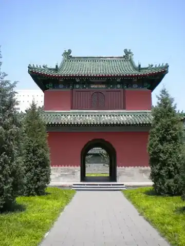 月坛钟楼，两层歇山顶覆绿琉璃筒瓦