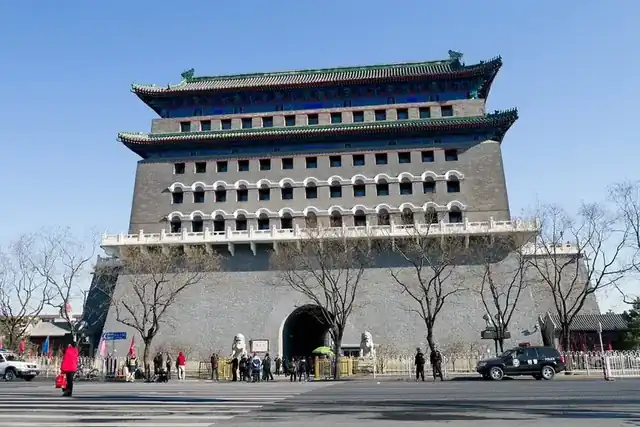 正阳门箭楼东南侧斜视：1915 年改造后的样貌